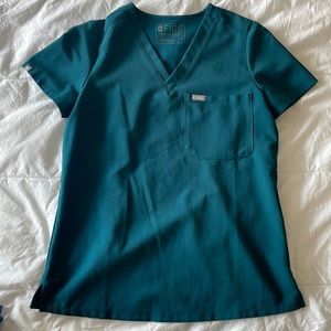 FIGS Catarina One pocket Top scrub